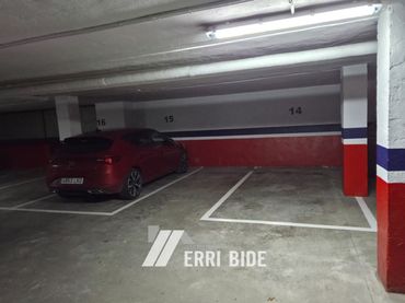 Aparcament en venda a Lauaxeta Olerkari Kalea 18