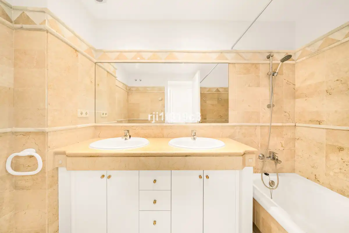 Flat with lift for sale in Elviria - Cabopino, imagen 5