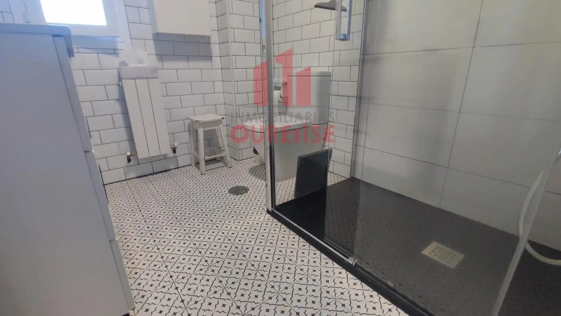 Bany de Pis en venda en Ourense Capital  amb Aire condicionat, Calefacció i Moblat