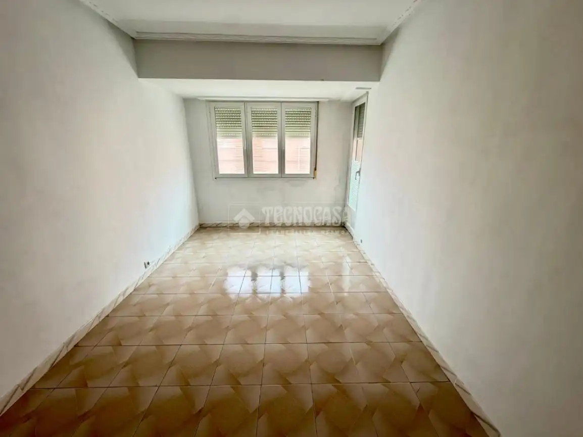 Piso en venta en León Capital  con Calefacción, Terraza y Trastero