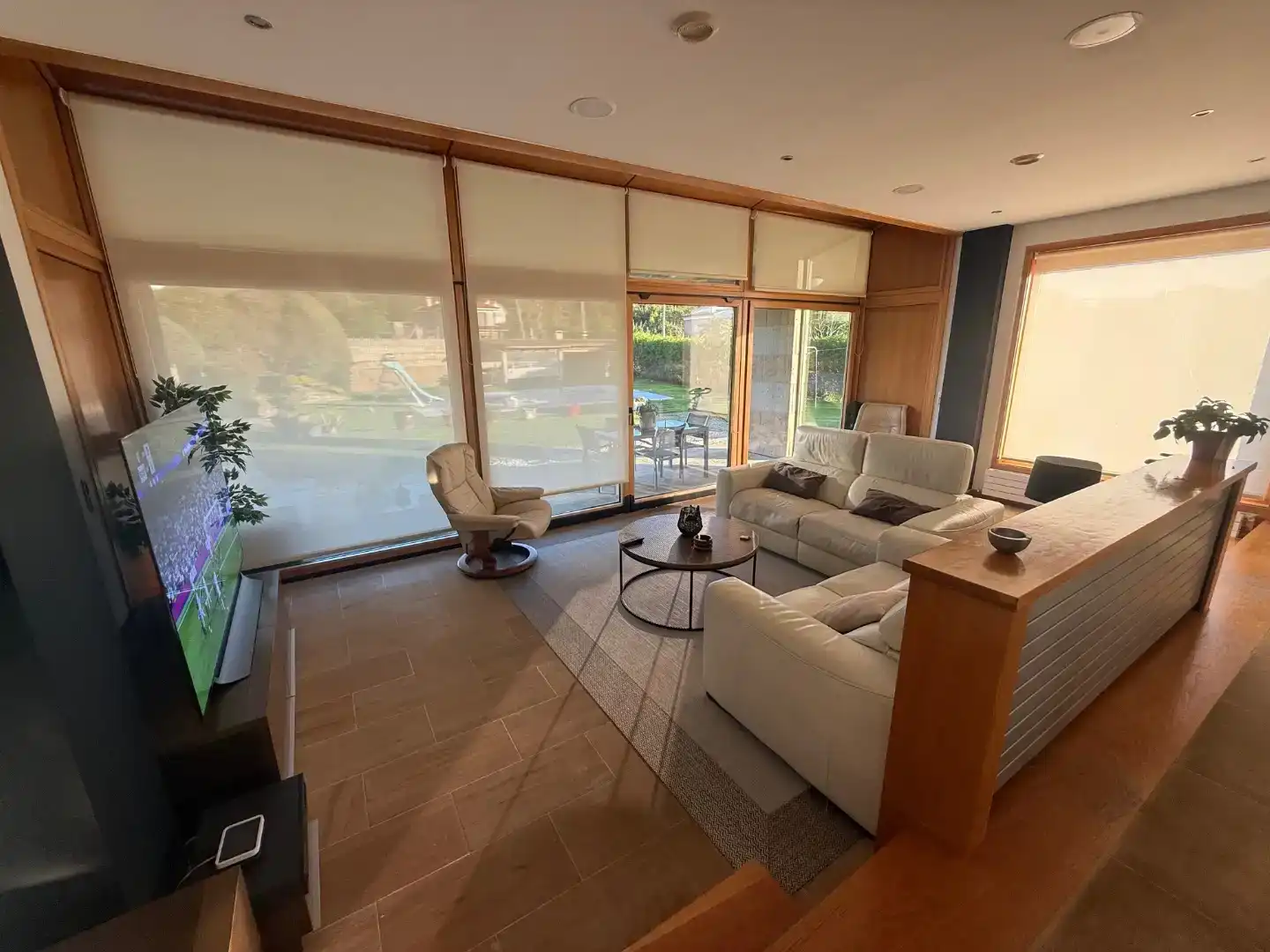 Sala d'estar de Casa o xalet en venda en Vigo  amb Aire condicionat, Piscina i Balcó