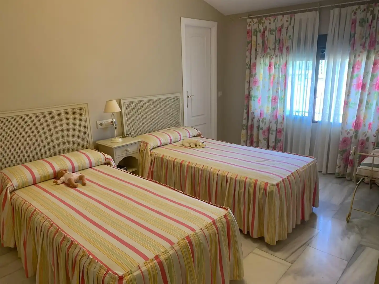 Habitación de Casa adosada en venta en Córdoba con Aire acondicionado, Jardín privado y Terraza