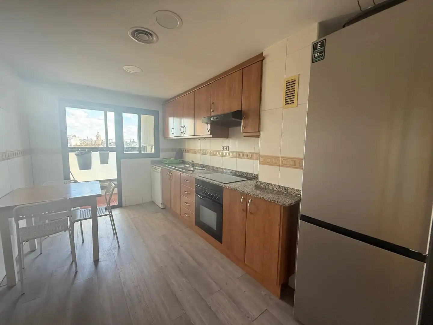 Cocina de Piso de alquiler en Valencia con Aire acondicionado y Balcón