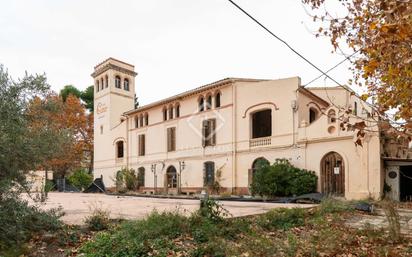 Vista exterior de Casa o xalet en venda en Sant Cugat del Vallès amb Jardí privat i Piscina