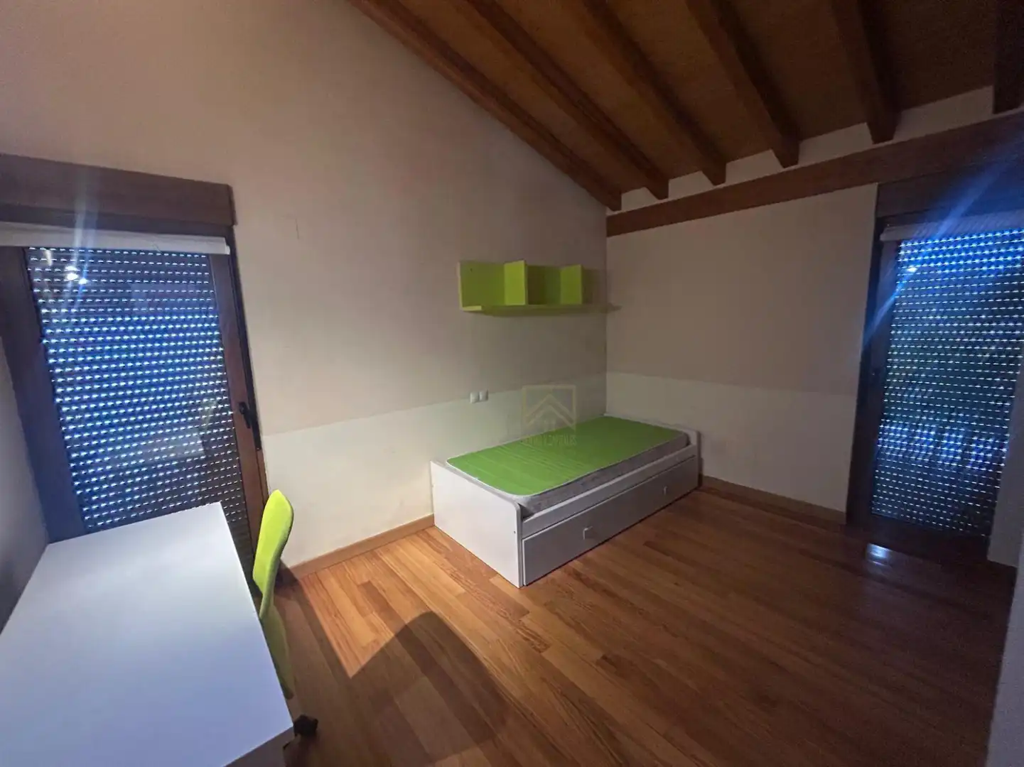 Dormitori de Casa adosada de lloguer en Entrambasaguas amb Calefacció i Jardí privat