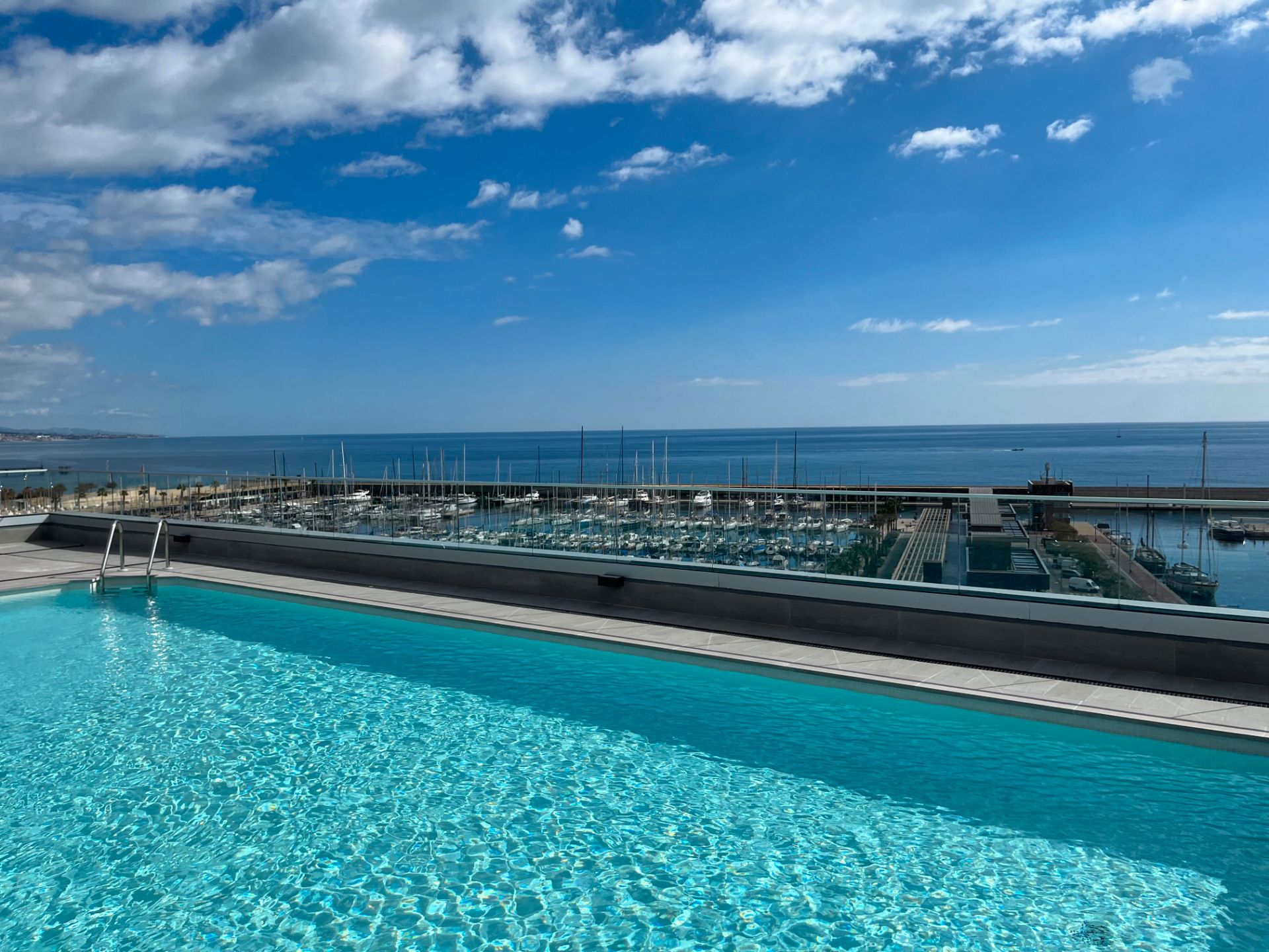 Swimming pool of Flat to rent in Badalona  with Air Conditioner, Heating and Parquet flooring