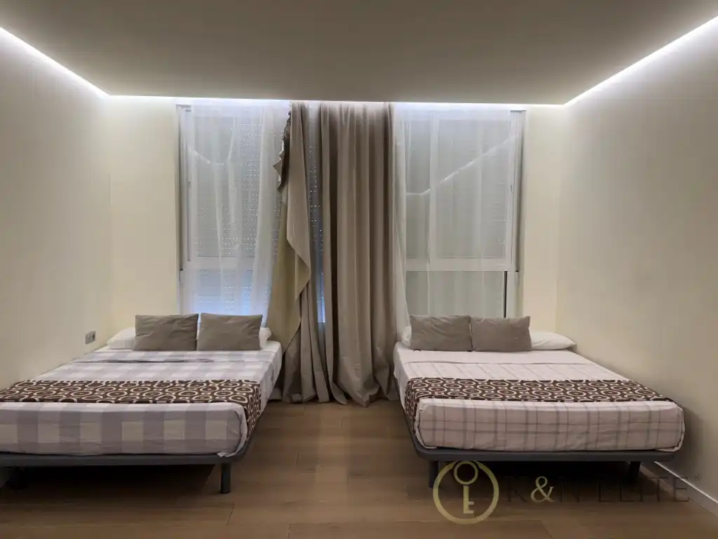 Habitación de Local en venta en Valencia