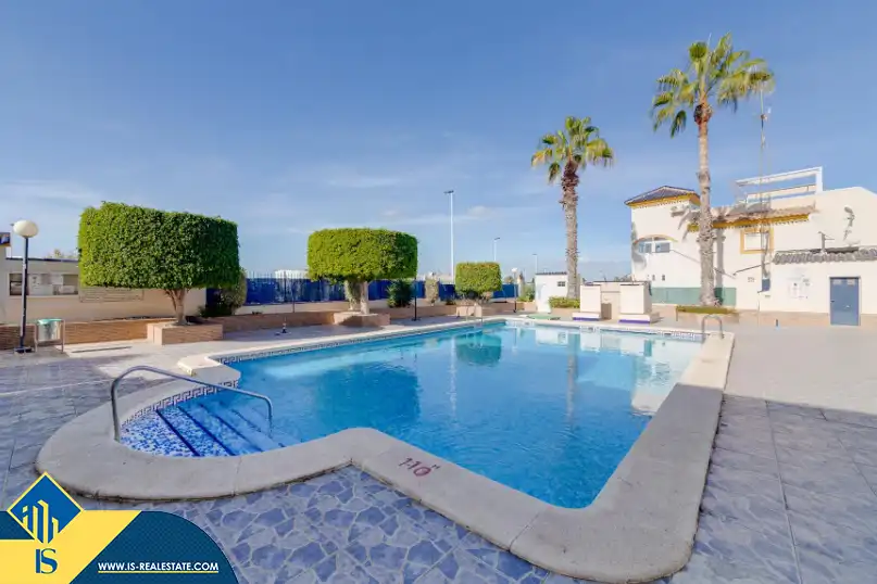 Piscina de Casa o xalet en venda en Torrevieja amb Terrassa, Moblat i Piscina comunitària