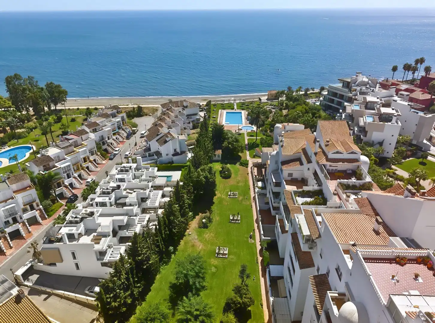 Exterior view of Flat for sale in Estepona  with Air Conditioner, Terrace and Community pool