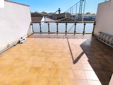 Terraced house with balcony for sale in La Gineta