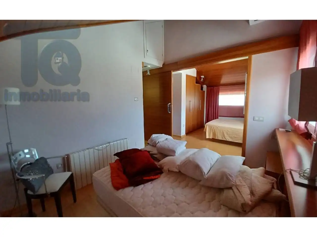 Schlafzimmer von Haus oder Chalet zum Verkauf in Nívar mit Klimaanlage, Heizung und Privatgarten