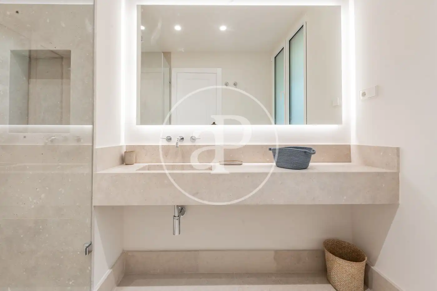 Badezimmer von Wohnung zum Verkauf in Madrid mit Klimaanlage, Heizung und Balkon