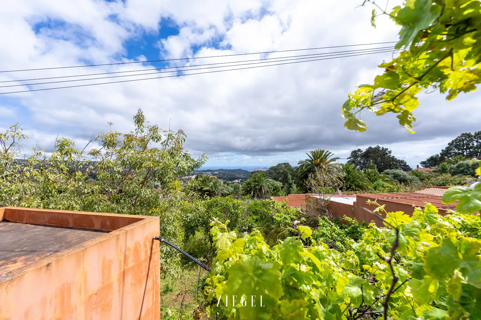 Vista exterior de Casa o xalet en venda en Santa Brígida amb Jardí privat, Terrassa i Balcó