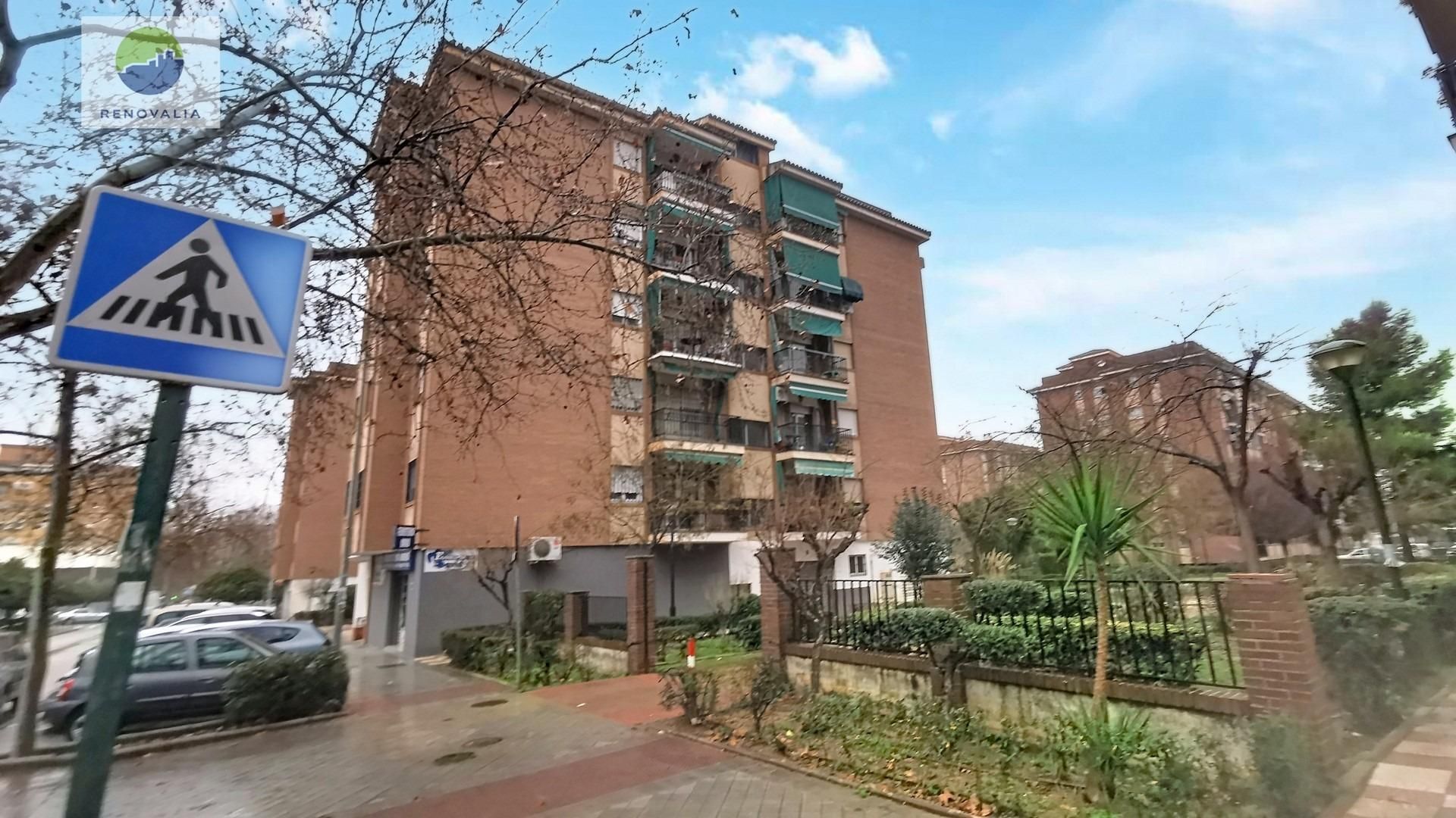 Vista exterior de Pis en venda en  Granada Capital amb Aire condicionat, Terrassa i Traster