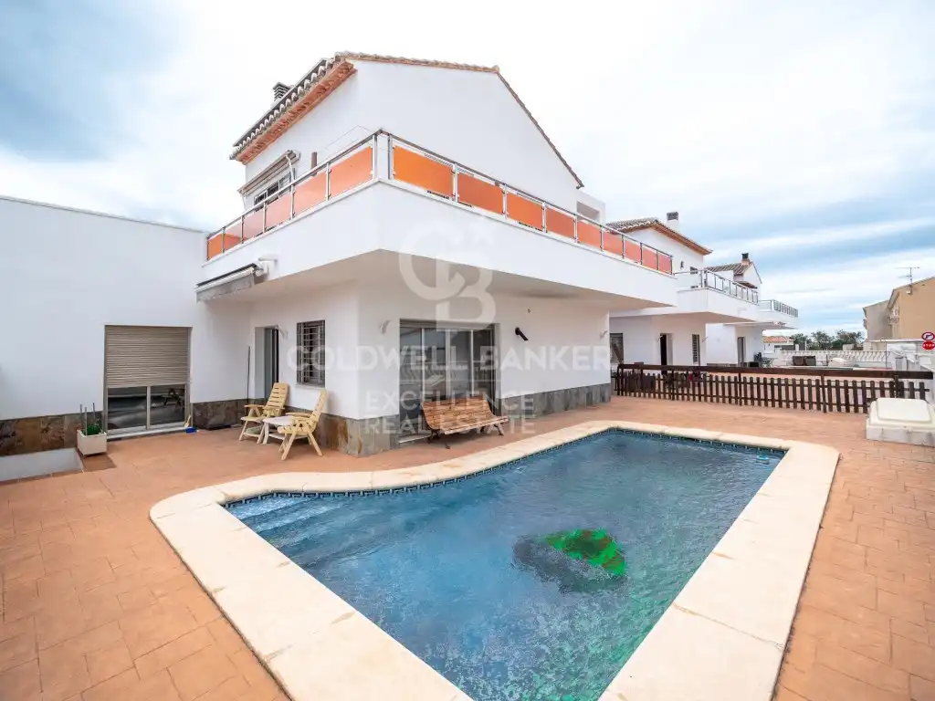 Exterior view of Houses for sale in Oliva  with Air Conditioner, Terrace and Swimming Pool