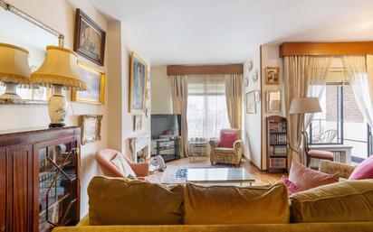 Sala d'estar de Pis en venda en  Madrid Capital amb Aire condicionat, Calefacció i Terrassa
