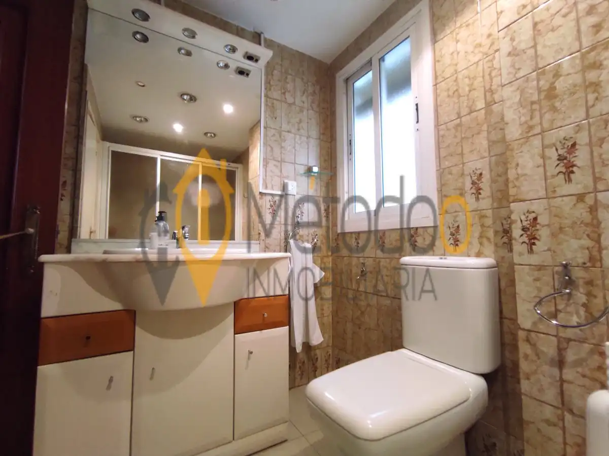 Bathroom of Flat for sale in Sevilla  with Air Conditioner, Terrace and Balcony