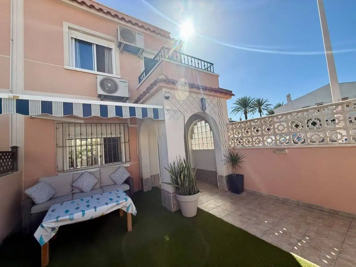 Bungalow for sale in calle canarias, imagen 2
