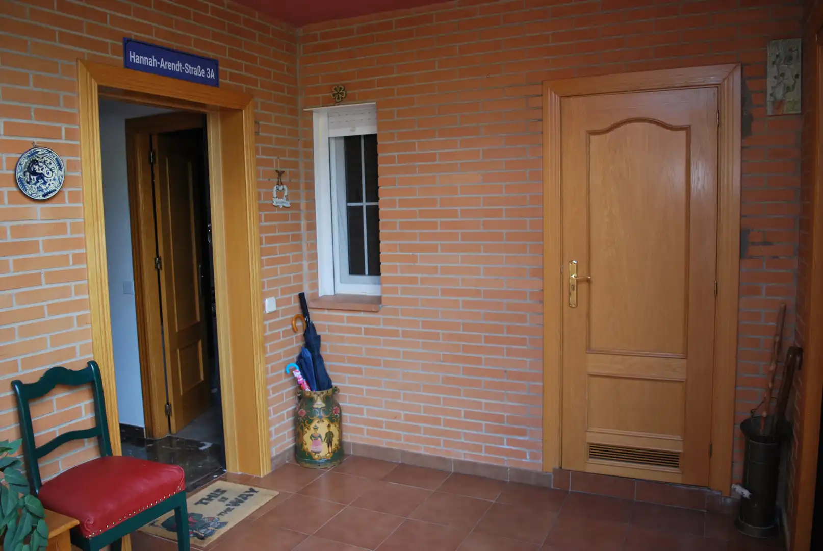 Einfamilien-Reihenhaus zum Verkauf in Valdemorillo mit Privatgarten, Terrasse und Abstellraum