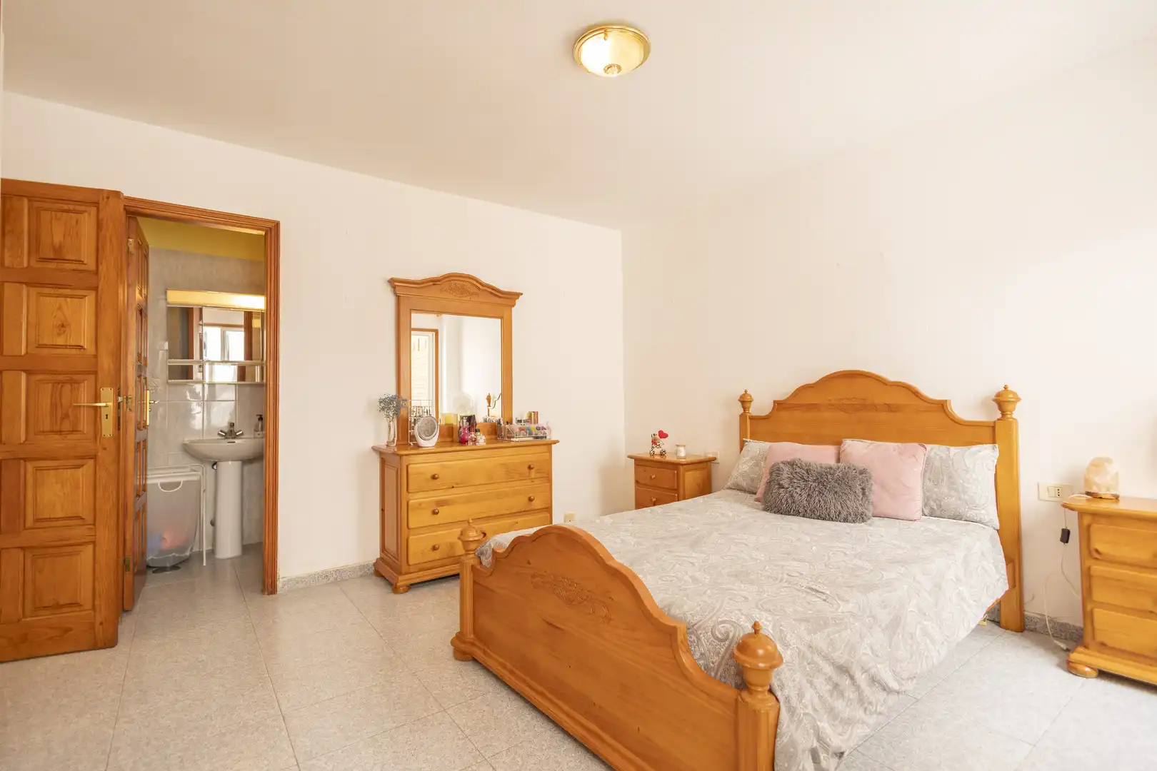 Bedroom of Flat for sale in Guía de Isora  with Terrace and Furnished