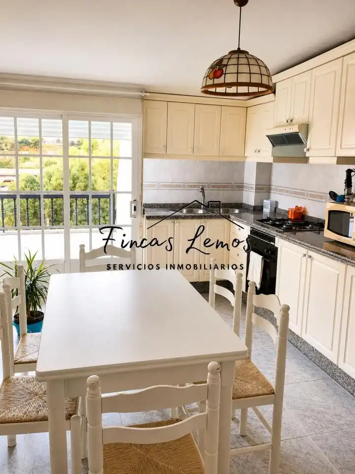 Kitchen of Flat for sale in Vimianzo  with Heating, Parquet flooring and Furnished