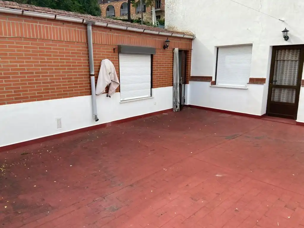 Parkplatz von Einfamilien-Reihenhaus zum Verkauf in Benavente