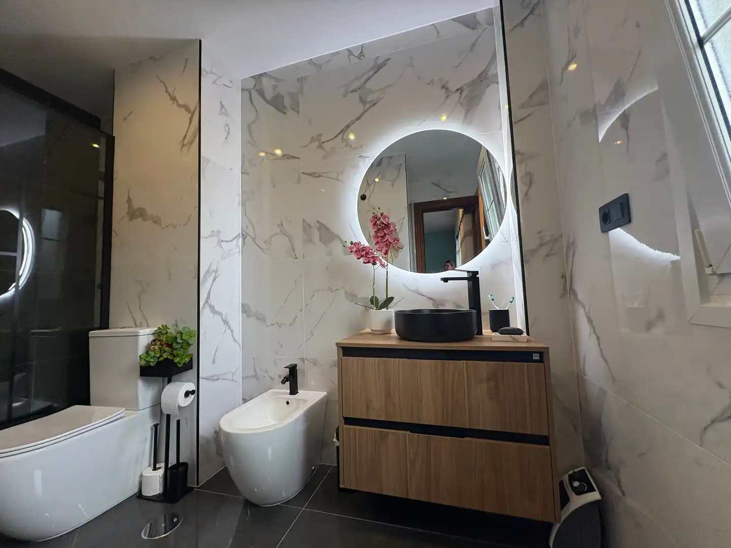Badezimmer von Einfamilien-Reihenhaus zum Verkauf in Carreño mit Heizung, Parkett und Terrasse