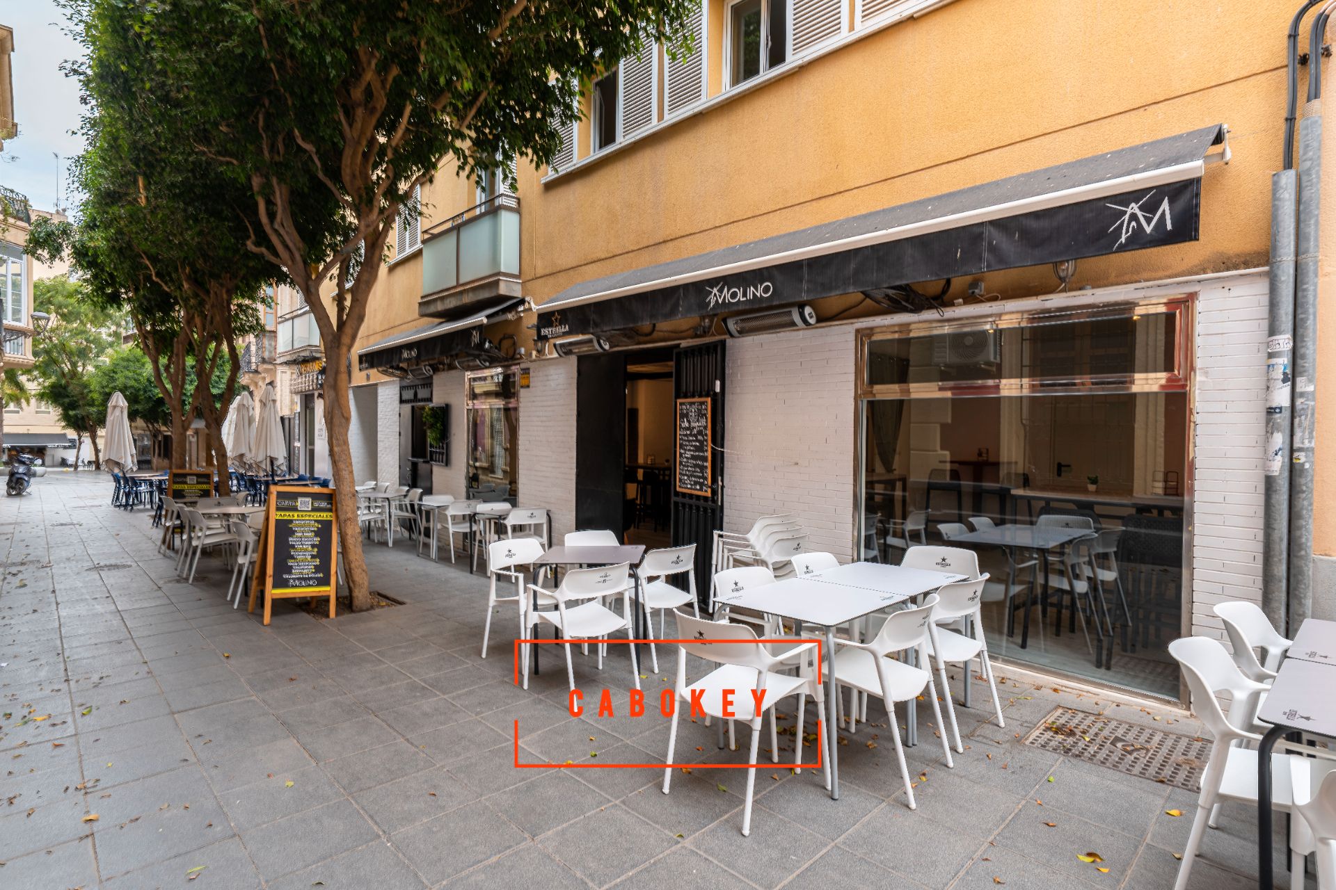 Local en traspaso en  Almería Capital con Aire acondicionado, Calefacción y Terraza