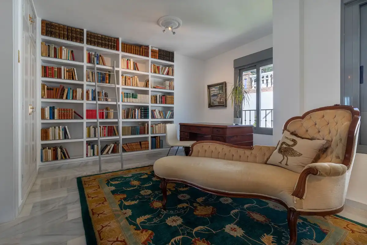 Sala d'estar de Casa adosada en venda en Mijas amb Aire condicionat, Terrassa i Traster