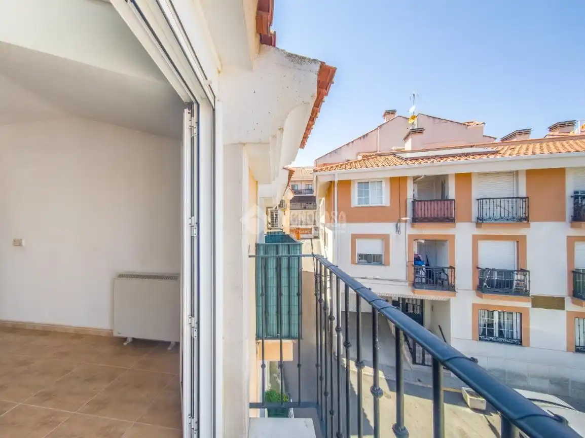 Vista exterior de Piso en venta en Campo Real con Balcón