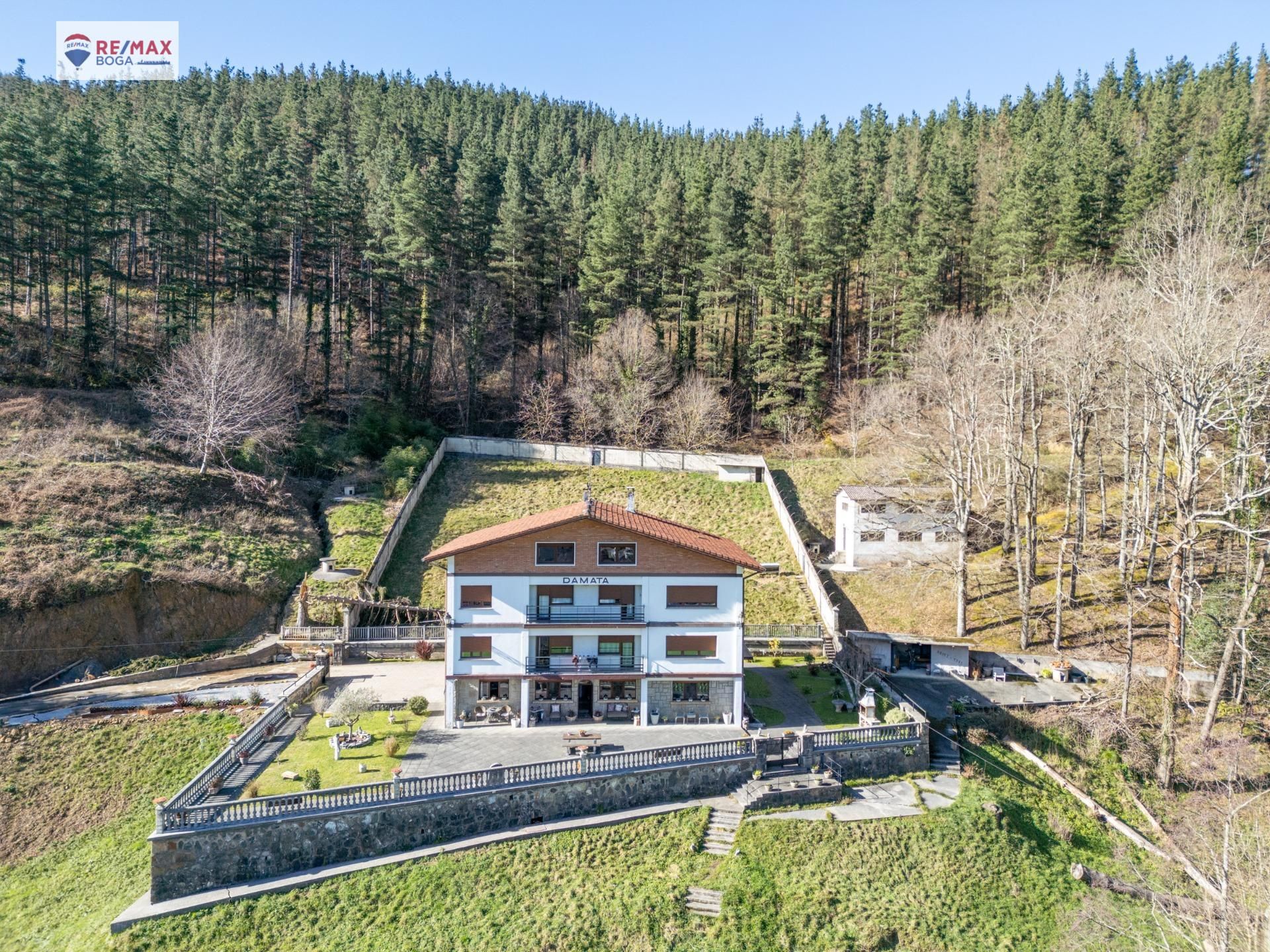 Vista exterior de Casa o xalet en venda en Legazpi amb Calefacció, Jardí privat i Terrassa