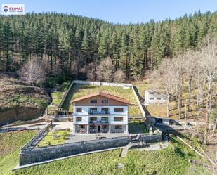 Vista exterior de Casa o xalet en venda en Legazpi amb Calefacció, Jardí privat i Terrassa