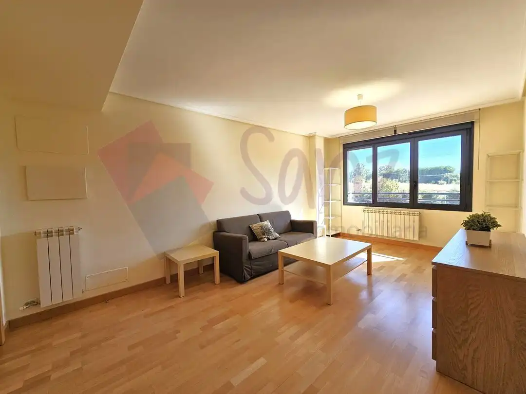 Sala de estar de Apartamento de alquiler en Lardero con Aire acondicionado, Calefacción y Jardín privado