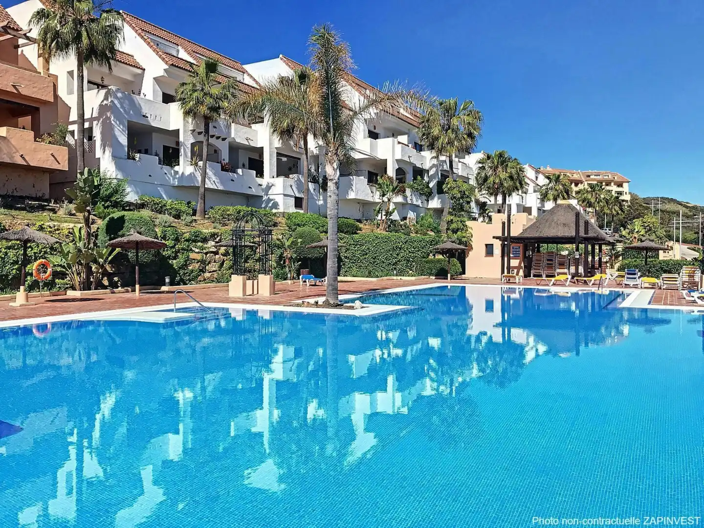 Habitatge amb piscina en venda a La Duquesa, imagen 3
