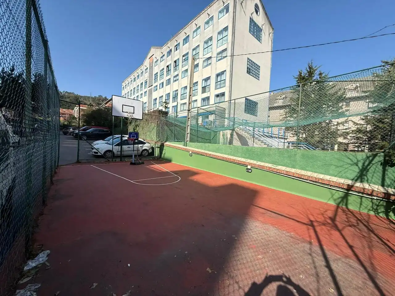 Aparcament de Pis en venda en Castro-Urdiales amb Calefacció, Parquet i Terrassa