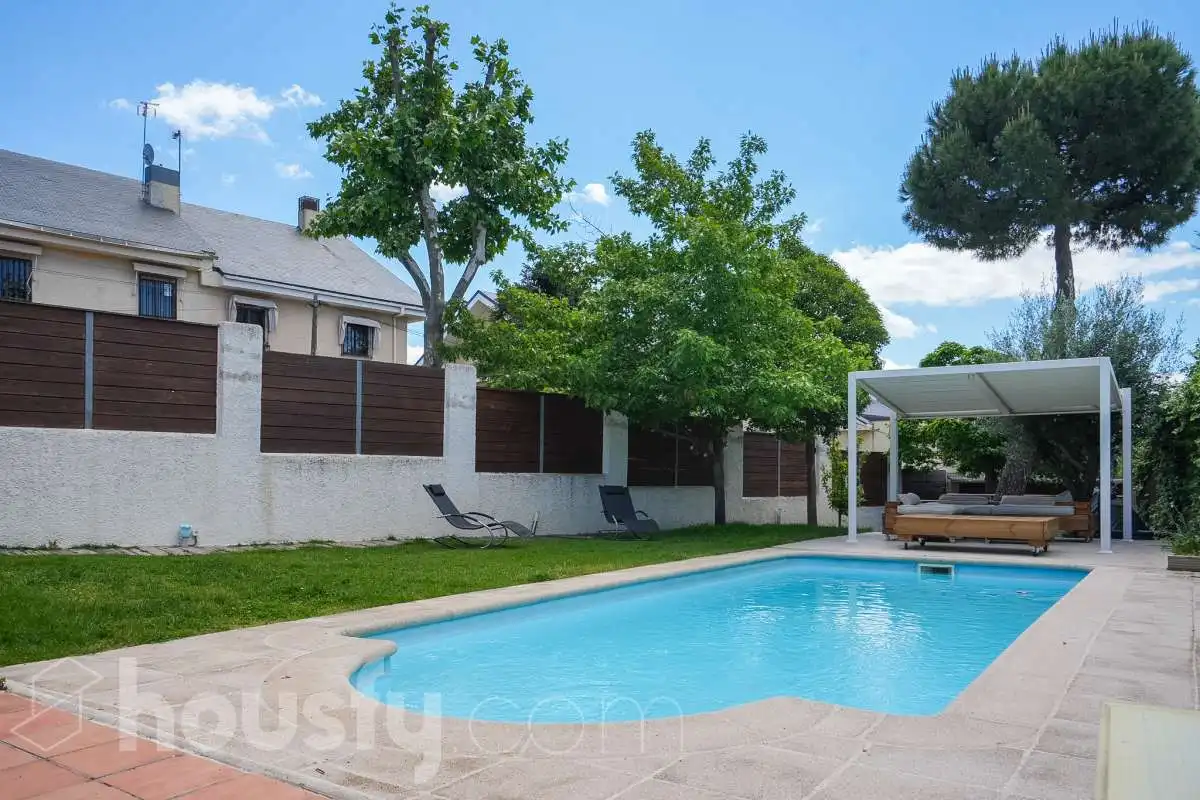 Piscina de Casa o xalet en venda en Pozuelo de Alarcón amb Aire condicionat, Calefacció i Jardí privat
