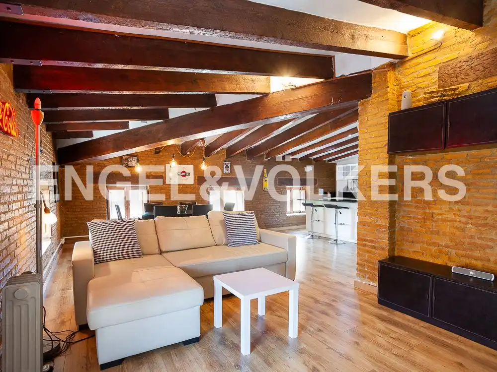 Sala d'estar de Pis de lloguer en Valencia amb Aire condicionat, Parquet i Moblat