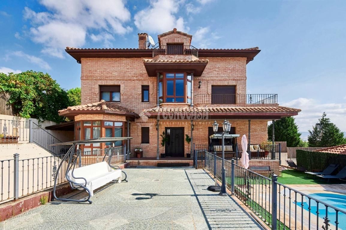 Exterior view of House or chalet for sale in Cabanillas del Campo  with Air Conditioner, Heating and Parquet flooring