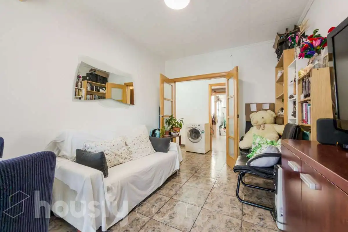 Sala d'estar de Pis en venda en Barcelona amb Aire condicionat i Balcó