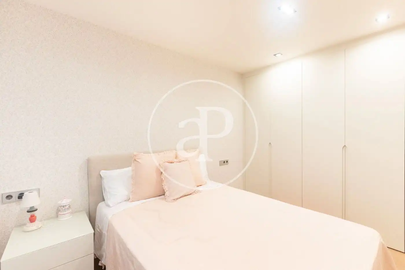 Bedroom of Flat for sale in Valencia  with Air Conditioner, Heating and Terrace