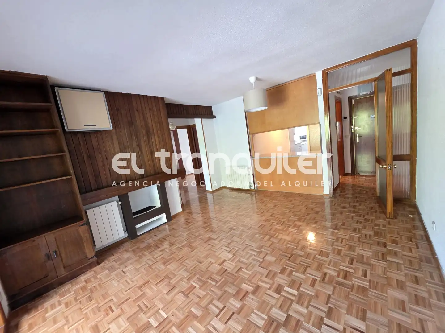 Living room of Flat for rent in Madrid  with Air Conditioner, Parquet flooring and Terrace