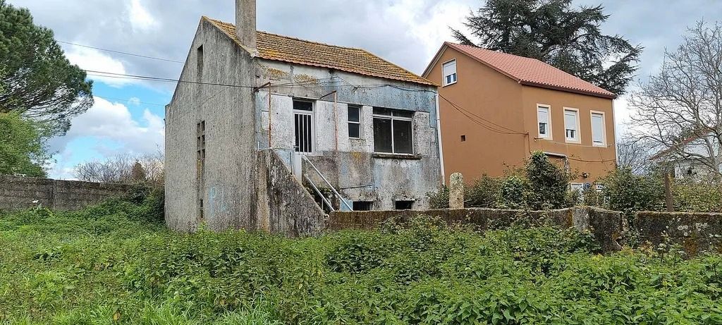 Vista exterior de Casa o xalet en venda en Vigo  amb Jardí privat