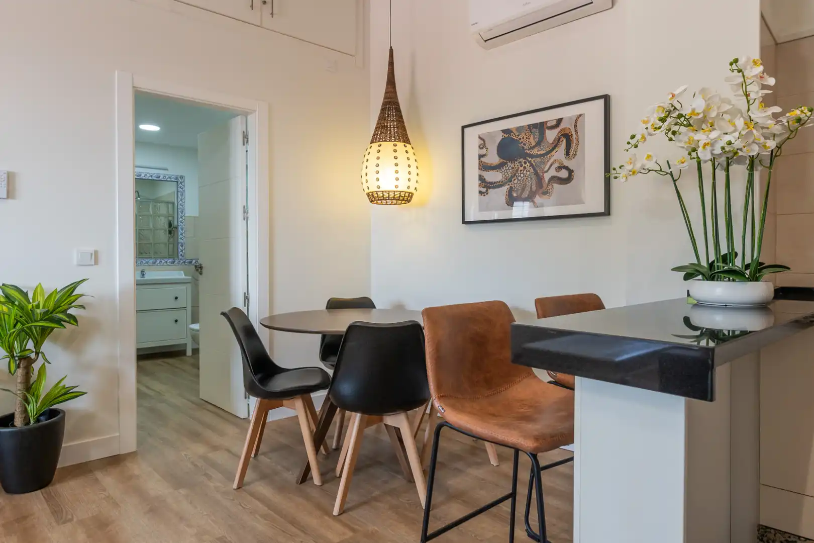 Menjador de Apartament de lloguer en Málaga amb Aire condicionat, Parquet i Moblat