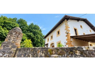 Casa rústica amb jardí en venda a Calle Ambrosero