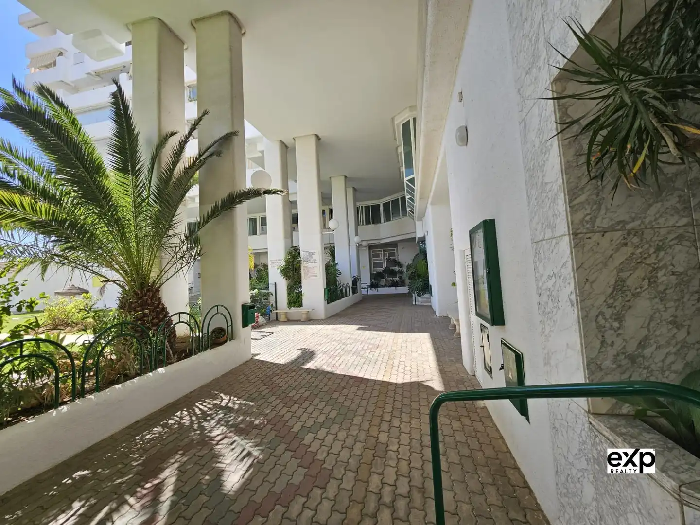 Flat for sale in Fuengirola  with Air Conditioner, Swimming Pool and Furnished