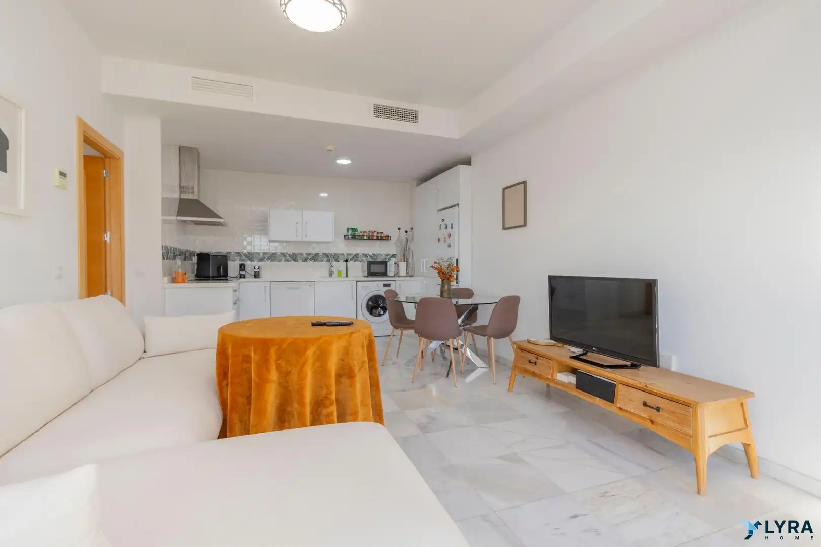 Living room of Flat for sale in Sevilla  with Air Conditioner, Heating and Furnished