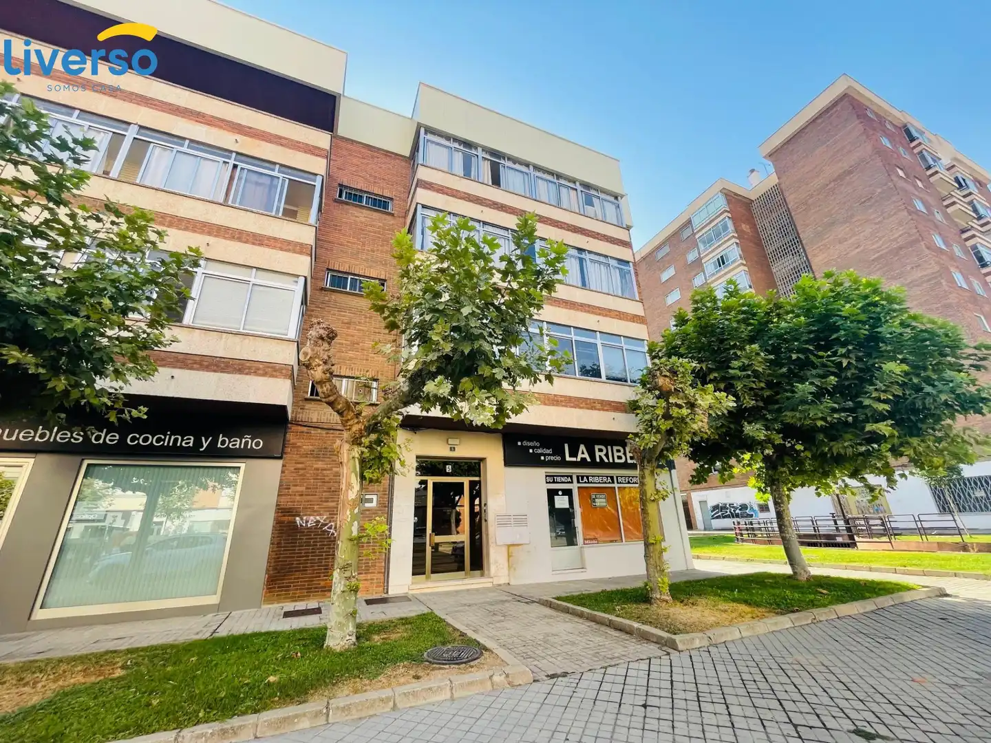 Vista exterior de Pis en venda en Aranda de Duero amb Parquet i Moblat