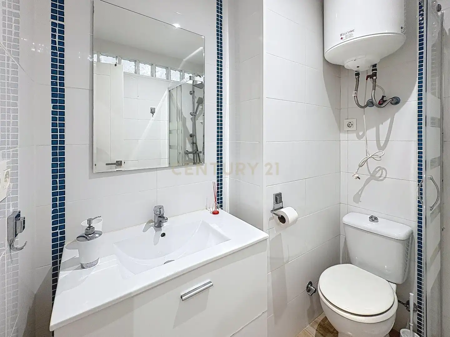 Bathroom of Study for rent in Centro