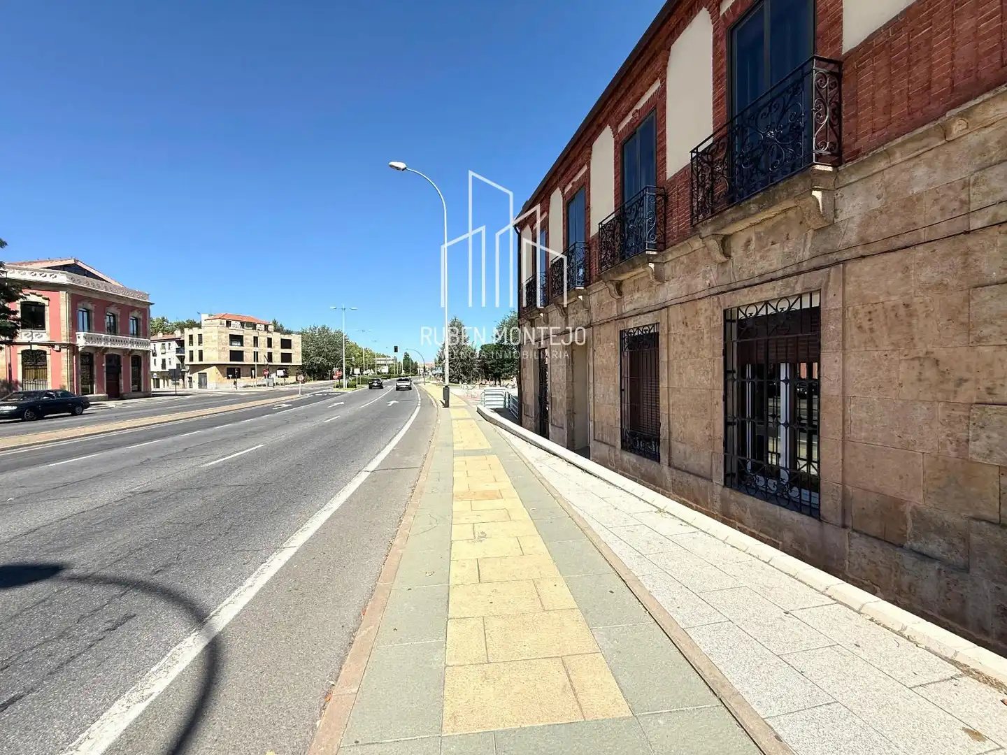 Außenansicht von Einfamilien-Reihenhaus zur Miete in Salamanca mit Heizung, Terrasse und Abstellraum
