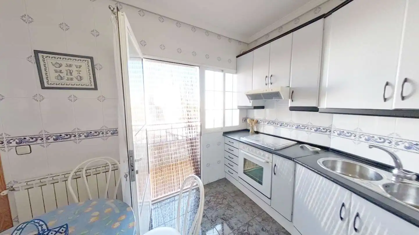 Cocina de Piso en venta en Navahermosa con Calefacción, Terraza y Amueblado
